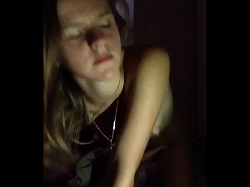 ❤️ En jente onanerer og spermer ☑ Russisk porno hos oss ️❤